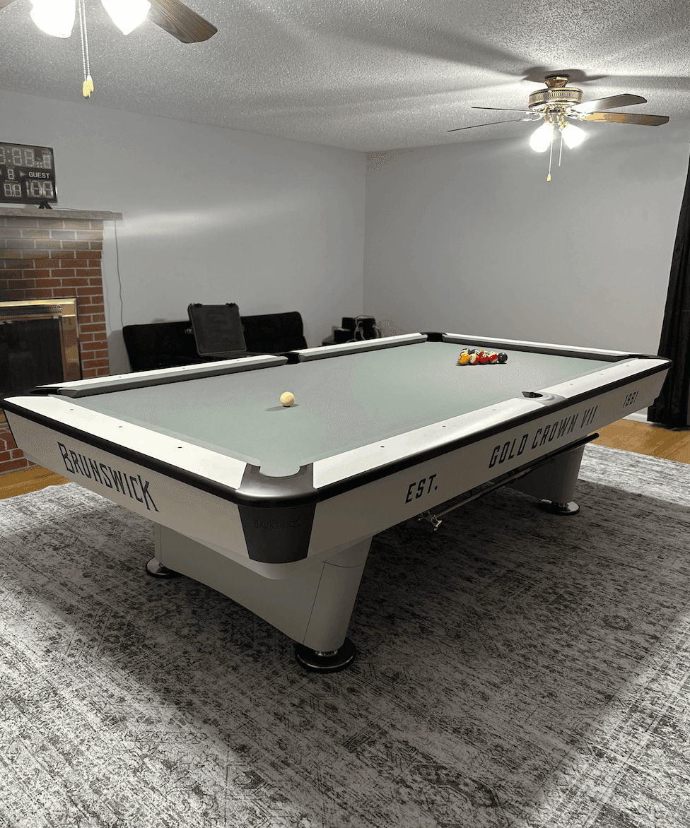 Brunswick Gold Crown VII table with light cloth