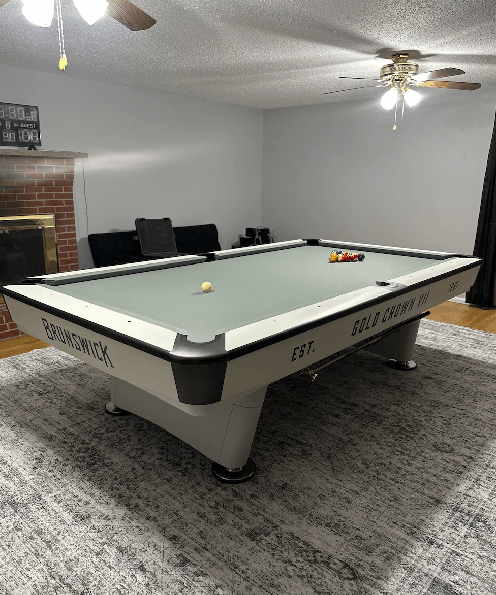 Brunswick Gold Crown VII table with light cloth